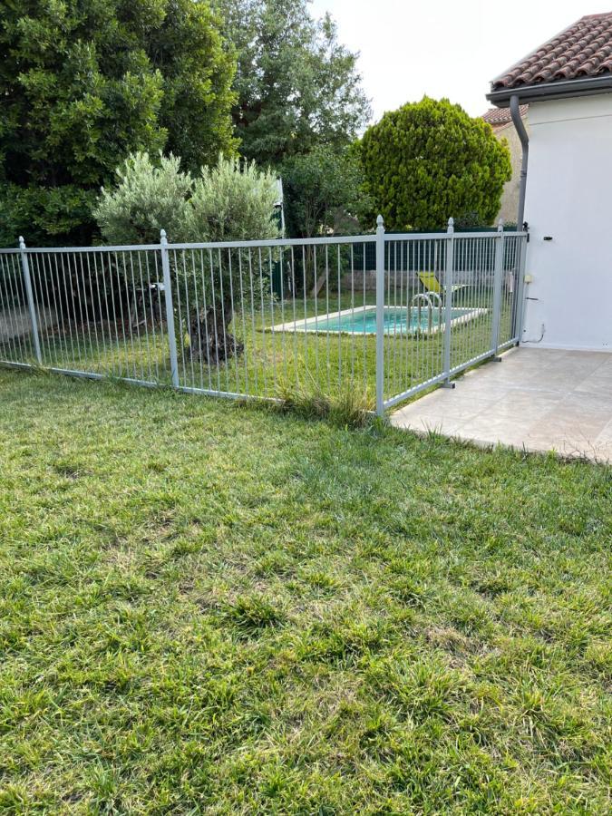 Villa Chaton LʼIsle-sur-la-Sorgue Buitenkant foto